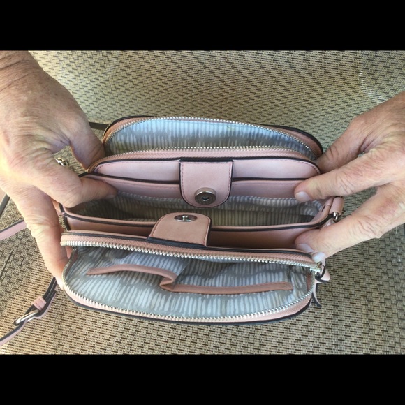 Beautiful pink leather crossbody bag - Picture 2 of 2
